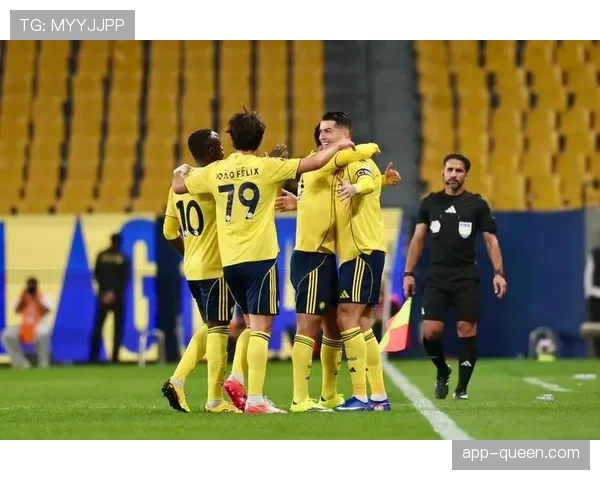 老牌俱乐部拉科鲁尼亚重返西乙，三万球迷在里亚索球场庆祝升级